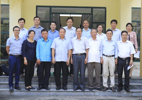 Đoàn chuyên gia CHDCND Lào tới thăm Viện Nghiên cứu ngô